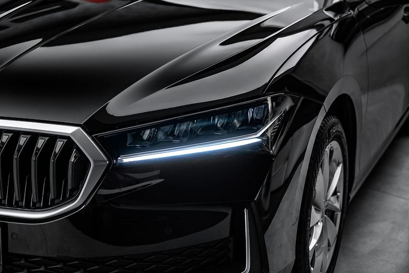 Škoda Superb 2,0 TDI DSG LED Masáž tažné - fotka 9 z 21