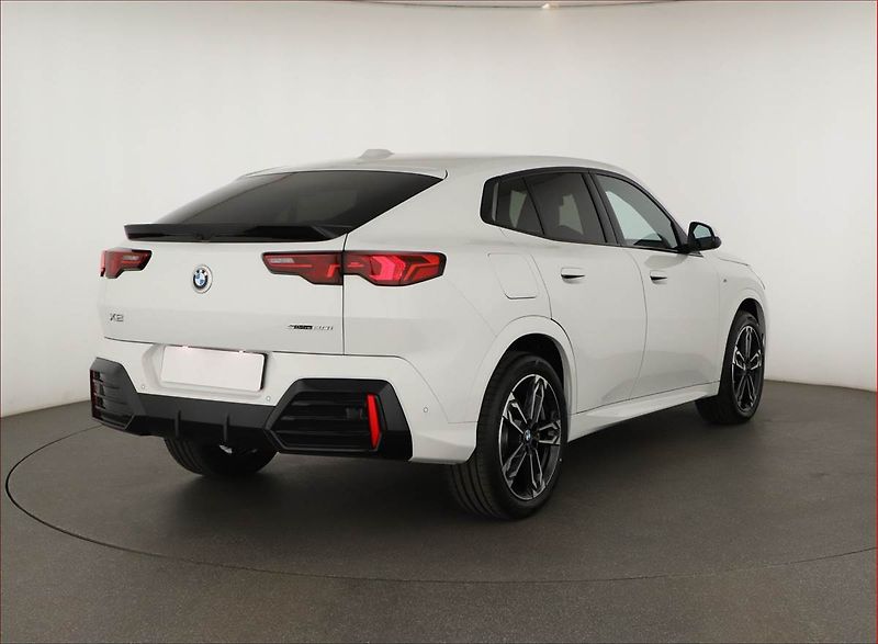 BMW X2 (2025) sDrive20i - fotka 5 z 25