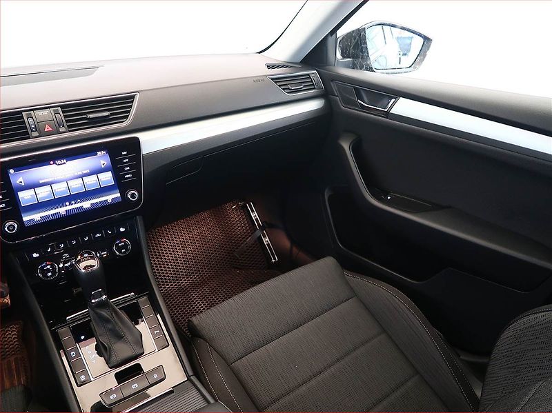 Škoda Superb (2019) Ambition Plus 2.0 TDI, Automat - fotka 8 z 18