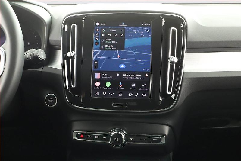 Volvo XC40 (2023) B3 - fotka 9 z 19