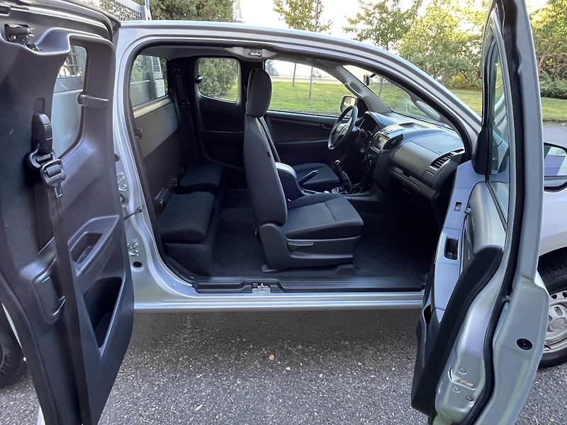 Isuzu D-Max 2,5 TD 4WD 3-stranná sklopka  - fotka 16 z 28