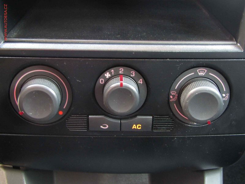 Seat Cordoba (2008) 1.4i, 1.maj,ČR, servis.kniha - fotka 12 z 15