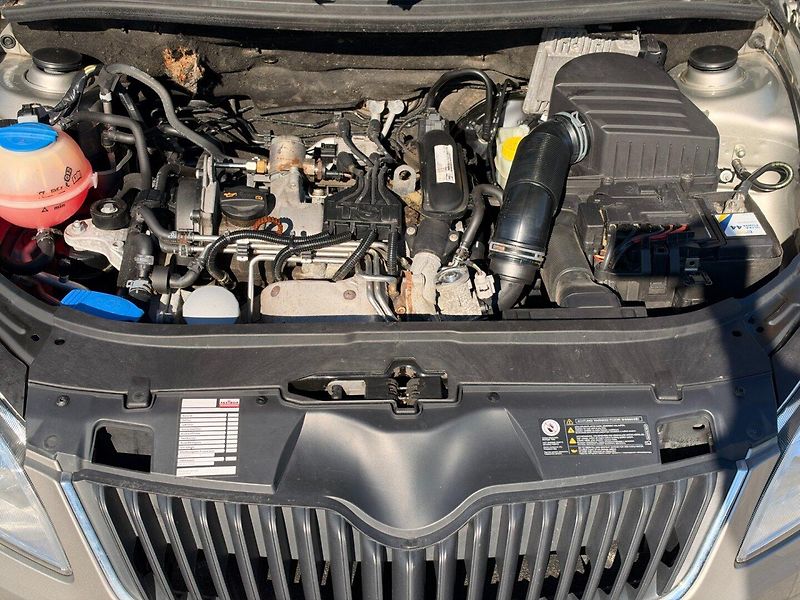 Škoda Fabia (2011) 1.2TSI 77kW Ambition+ - fotka 26 z 28
