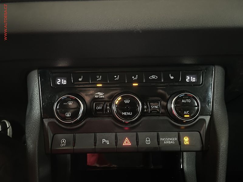 Škoda Karoq (2019) 1.6 TDi, Style, DSG, navi, - fotka 15 z 16