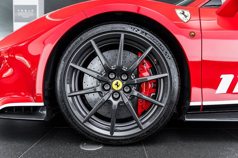 Ferrari 488 Pista PILOTI - fotka 21 z 26