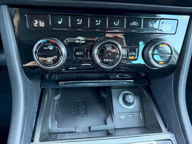 Škoda Superb (2023) 2.0 TDI 110kW DSG Style Plus M - fotka 26 z 35