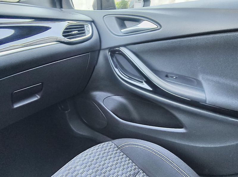 Opel Astra 1.6 CDTI 81KW/NAVI/4XVYHŘ.SEDA - fotka 37 z 60