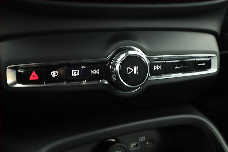 Volvo XC40 (2023) B3, ČR, DPH - fotka 15 z 18
