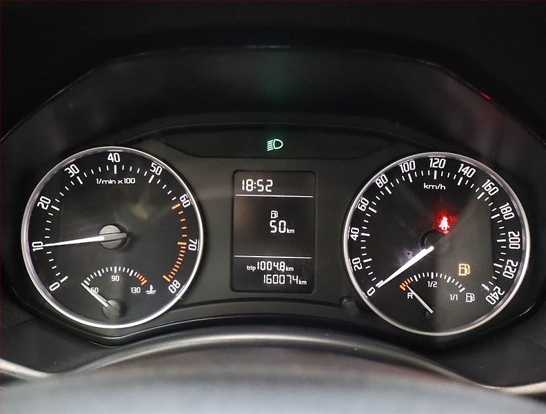 Škoda Octavia (2011) 1.8 TSI, Xenony, Tempomat - fotka 11 z 17