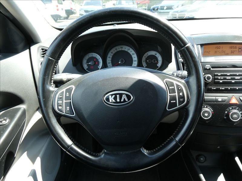 Kia Ceed 1,4 i 80kW klima, 1.majitel - fotka 22 z 32