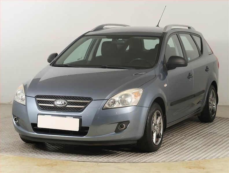 Kia Ceed (2009) 1.6 CRDi, po STK, Tažné - fotka 2 z 16