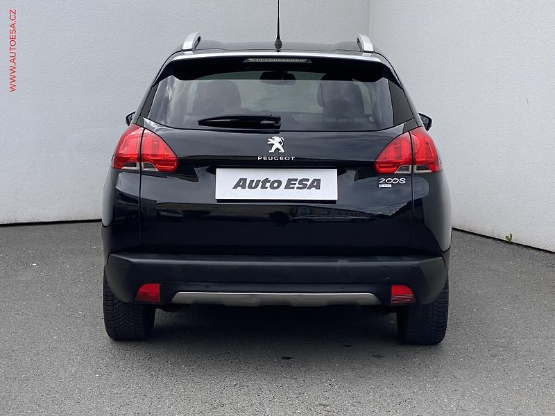 Peugeot 2008 (2013) 1.6 e-HDI, AT, panor. park - fotka 5 z 17
