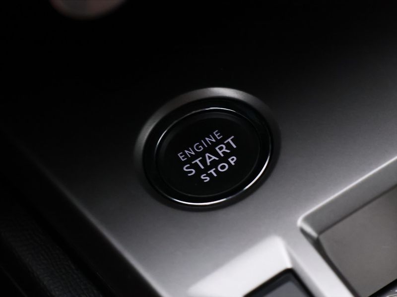 Peugeot 308 1,2 HYBRID ALLURE CZ Aut.klima - fotka 24 z 32