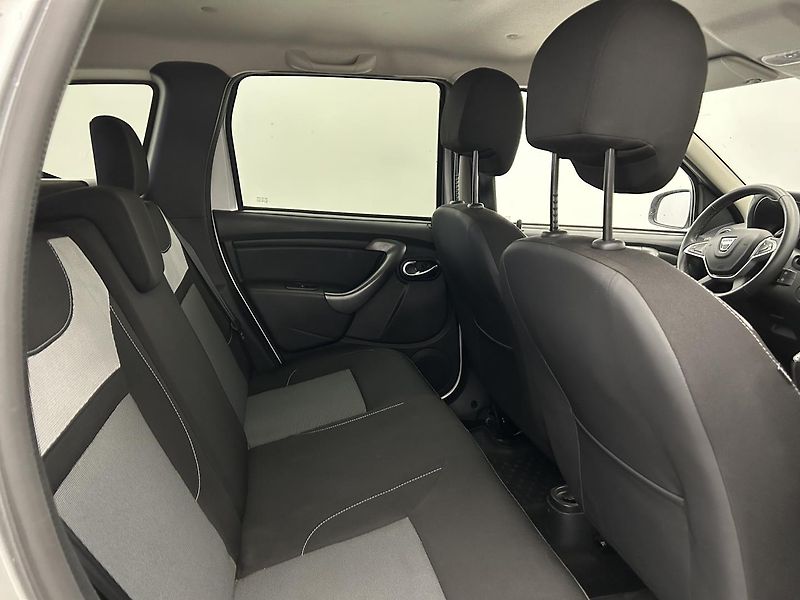 Dacia Duster 1.6 SCe Comfort - fotka 16 z 22