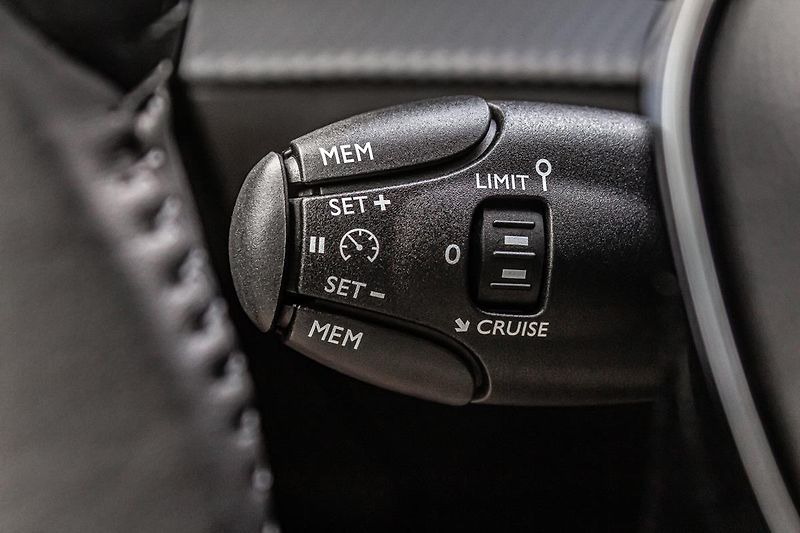 Peugeot 2008 (2026) 1,2 STYLE TURBO 100 S&S MAN6 - fotka 14 z 19