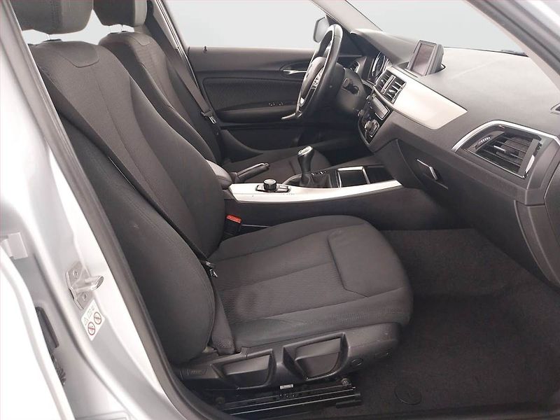 BMW Řada 1 (2019) 118d, Serv.kniha, Tempomat - fotka 9 z 21