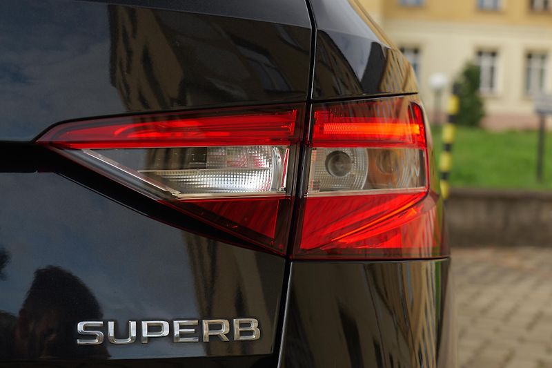 Škoda Superb 1.4 TSI DAB 19 Tažné - fotka 12 z 35