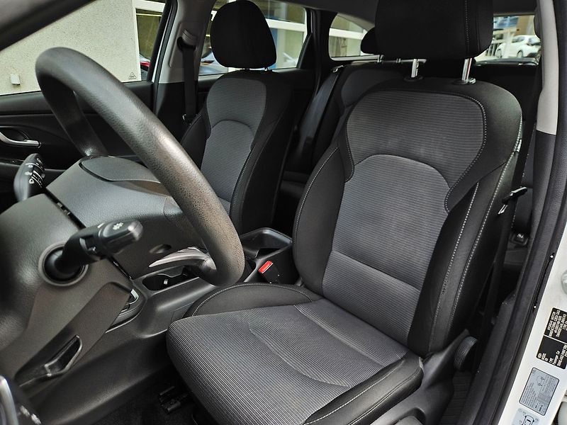 Hyundai i30 1,4i 73kW, Start Plus, serv.kn - fotka 12 z 32