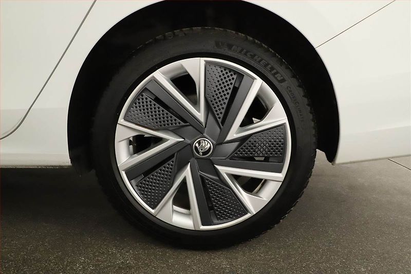 Škoda Superb (2024) Ambition 2.0 TDI - fotka 12 z 27