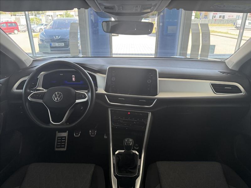 Volkswagen T-Roc 1,0   TSI 85kW,SERVISKA,1.MAJ - fotka 9 z 25