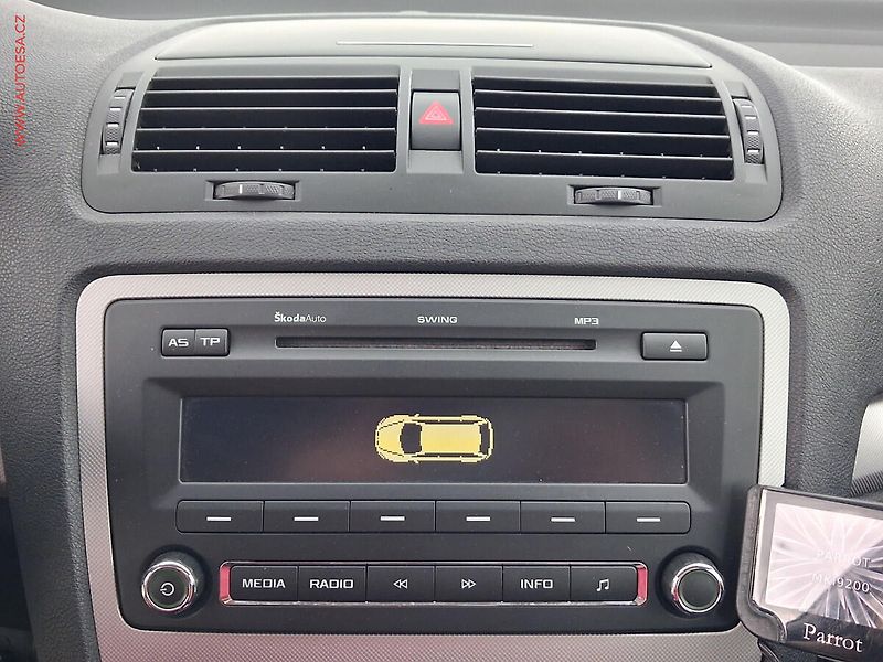 Škoda Octavia (2010) 1.6 TDi, 2.maj,ČR, AC, park - fotka 14 z 18