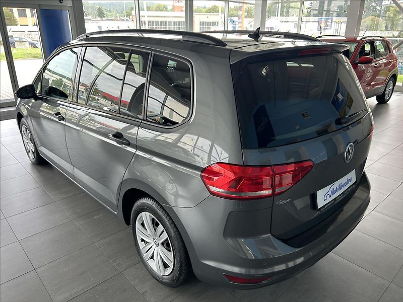 Volkswagen Touran 1,2   TSI 81kW,2.MAJ,SERVISKA - fotka 4 z 22
