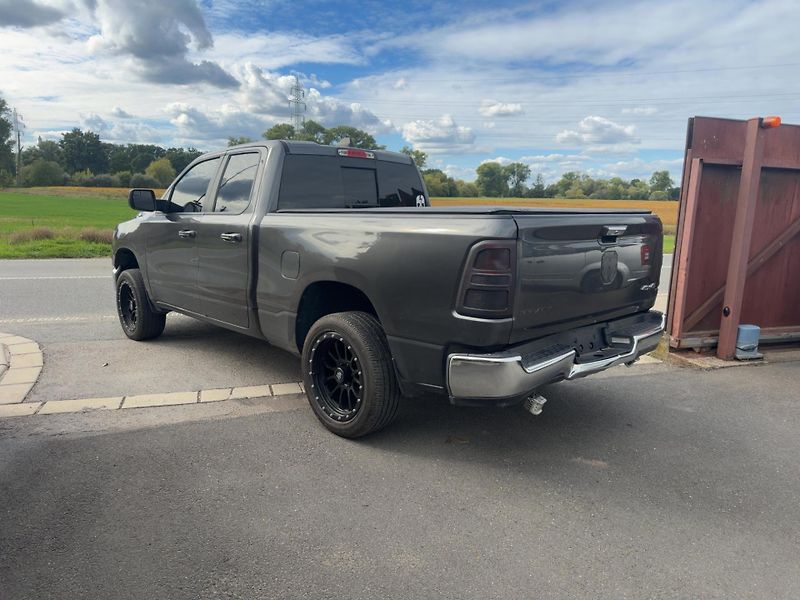Dodge RAM 1500 (2020) 3,6 Bighorn Lonestar Quad 4x4  - fotka 2 z 19