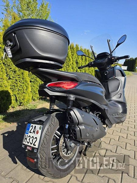 Piaggio Beverly 400 (2022) - fotka 6 z 16