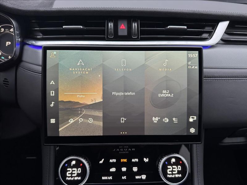 Jaguar F-Pace 5,0 P550 SVR AWD ZÁRUKA - fotka 21 z 36