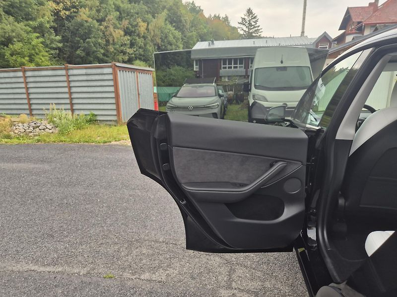 Tesla Model Y RWD 220kw TZ 92,5 % - fotka 37 z 48