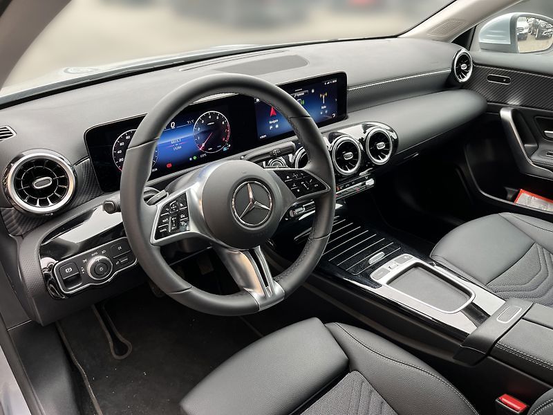 Mercedes-Benz Třídy A A-Třída 200 Progressive Line - fotka 10 z 21