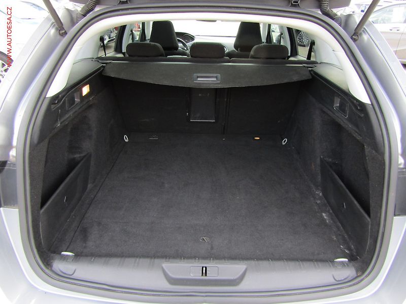Peugeot 308 (2016) 2.0HDi, Xenon - fotka 7 z 18