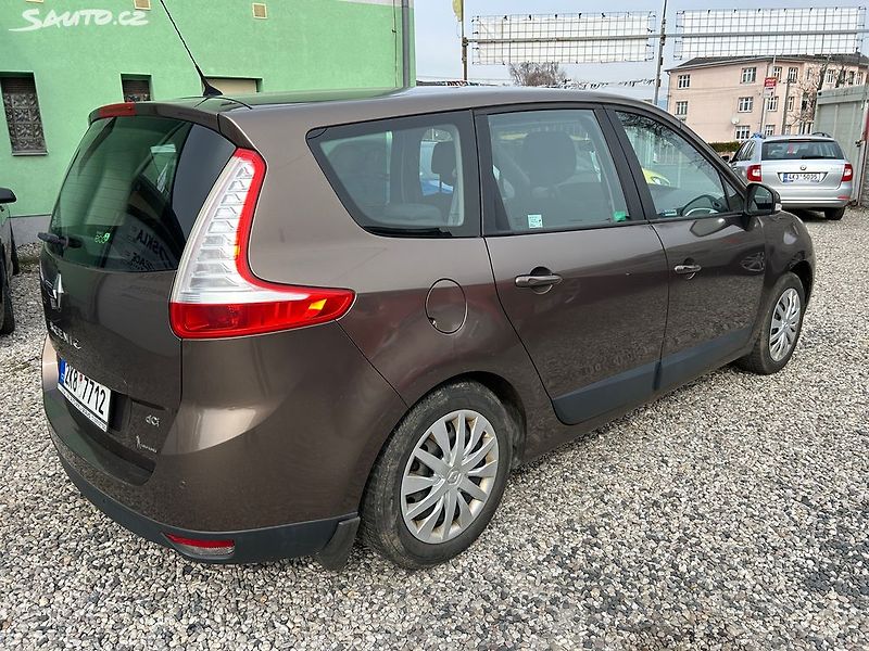 Renault Grand Scénic (2010) 1.5 DCi 78 KW - fotka 5 z 21
