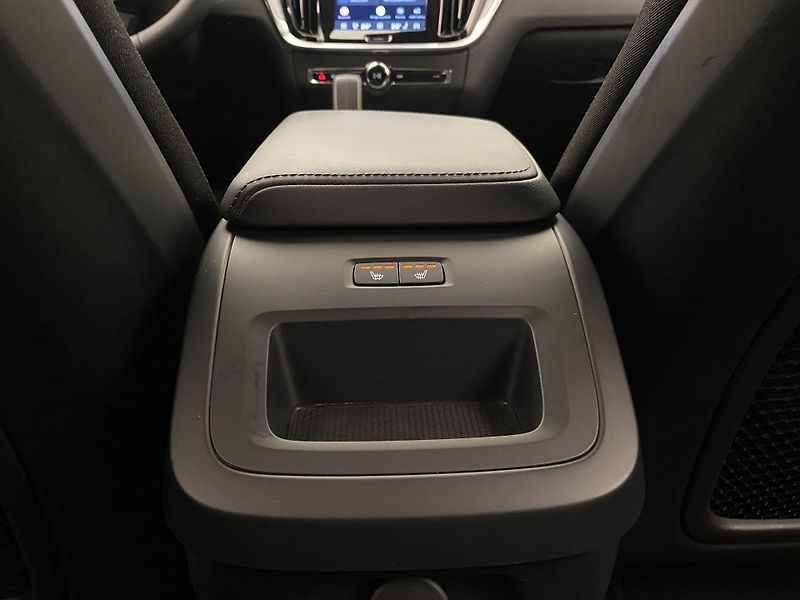 Volvo V60 CC B4 AWD CORE AUT CZ - fotka 26 z 54