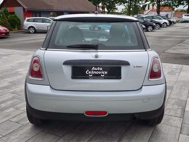 Mini Cooper (2009) ONE 1,4i 70Kw - fotka 6 z 25