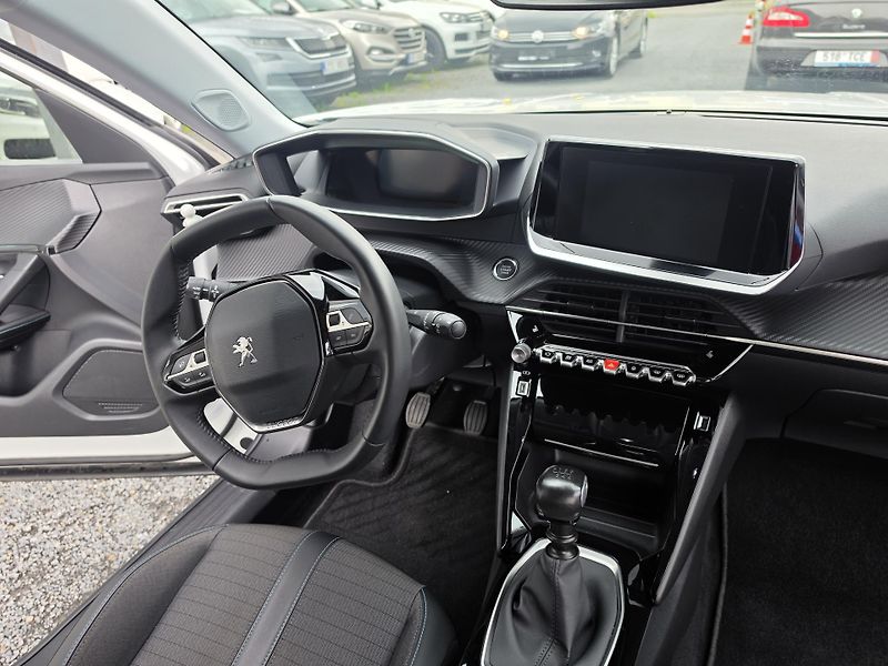 Peugeot 2008 1.2 T 96KW 54tkm  - fotka 21 z 25