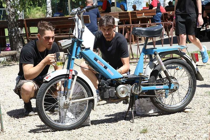 Moped sraz v Brně-Chrlicích