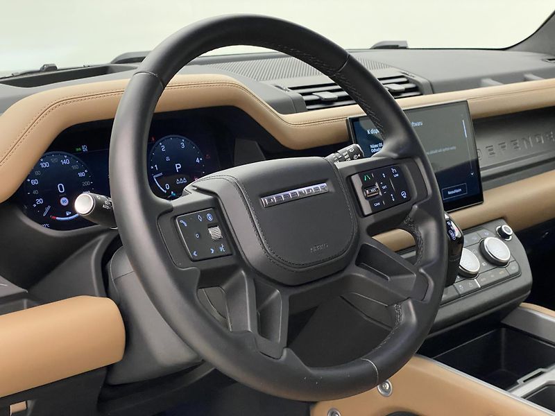 Land Rover Defender 110 D300 X-DYNAMIC AWD AUT CZ - fotka 18 z 49