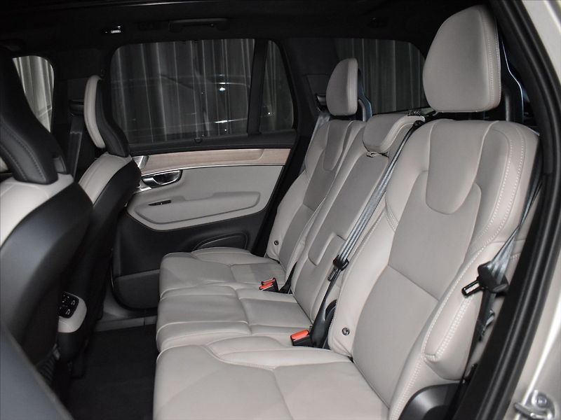 Volvo XC90 2,0 B5 AWD ULTRA Vzduch,Tažné - fotka 9 z 26