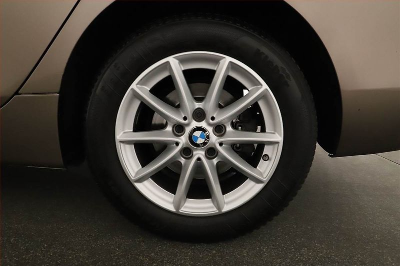 BMW Řada 2 (2020) 218i Gran Tourer, Serv.kniha - fotka 15 z 15