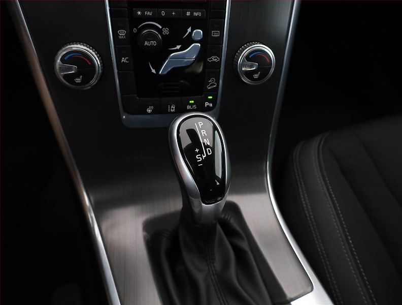 Volvo XC60 (2015) D5, 4X4, Automat, Serv.kniha - fotka 11 z 20