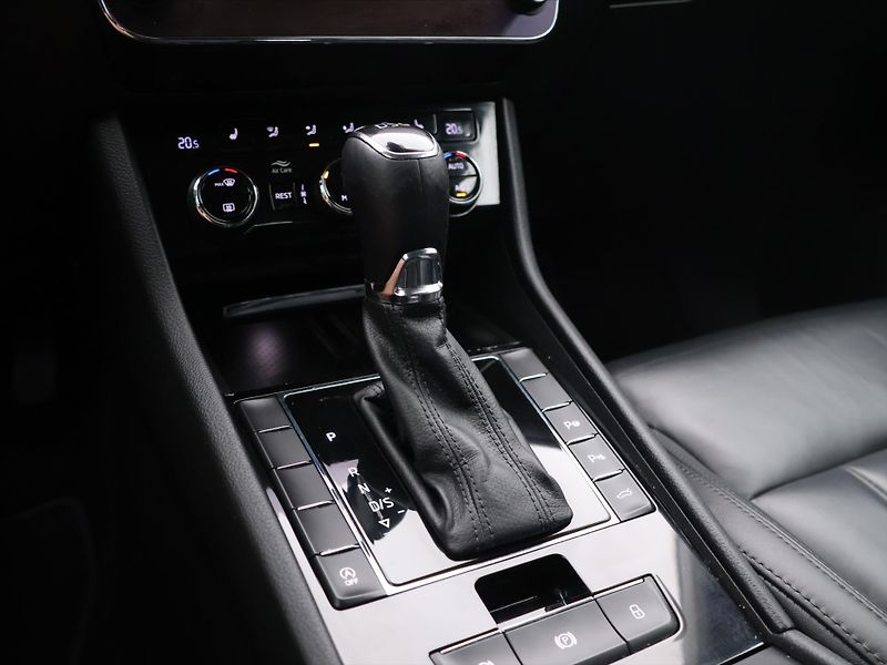 Škoda Superb 2,0 TDI DSG Style+  Navi ACC - fotka 27 z 36