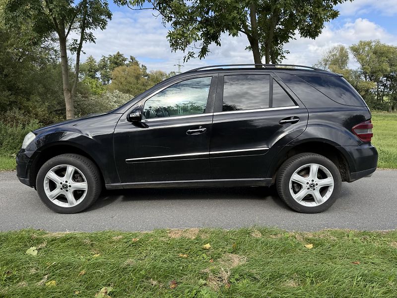 Mercedes-Benz Třídy M (2007) ML 320 CDi 4Matic 165kw - fotka 2 z 20