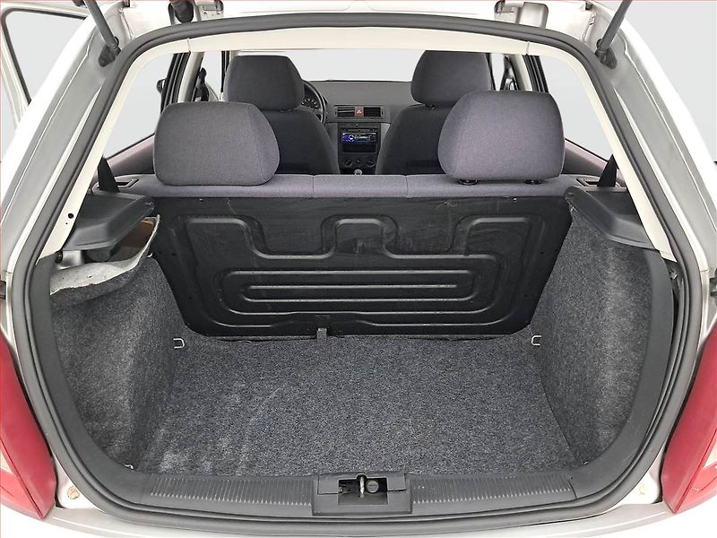 Škoda Fabia (2002) 1.2, po STK, v dobrém stavu - fotka 13 z 13