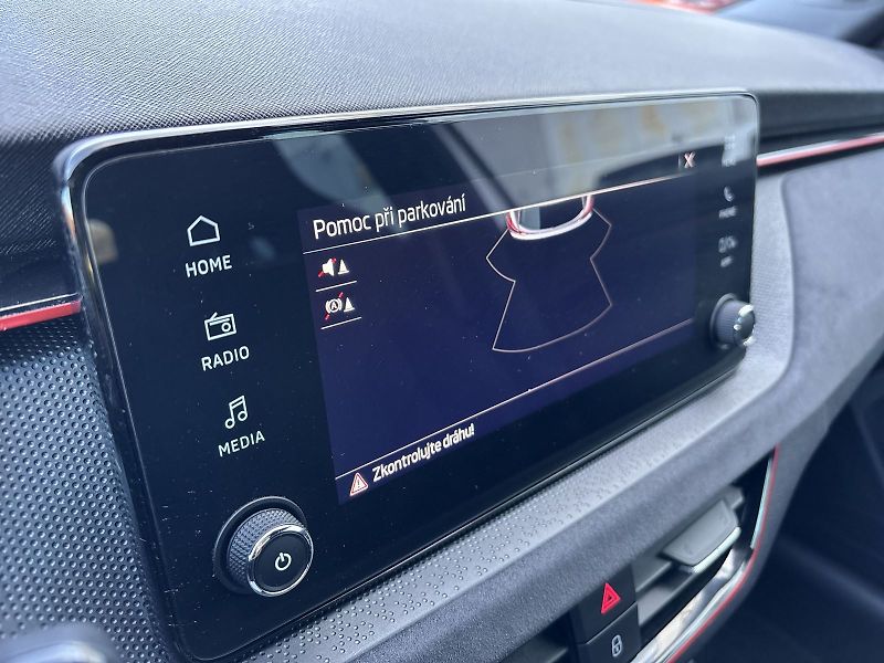 Škoda Kamiq (2024) 1.0 TSI DSG Drive - fotka 13 z 32
