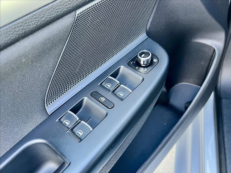 Volkswagen Golf 1,6 TDI  HIGHLINE*DSG*ZÁRUKA - fotka 37 z 40