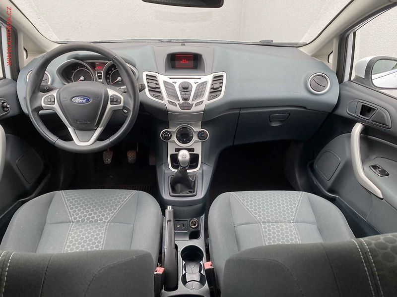 Ford Fiesta (2011) 1.4i, Titanium, park. čidla - fotka 8 z 15