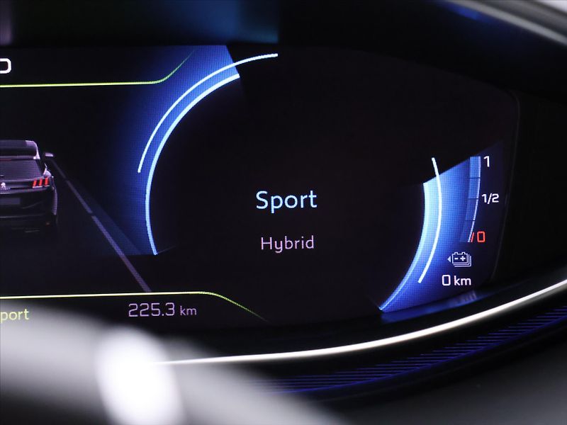 Peugeot 3008 GT 1,6 PureTech 133kW Automat - fotka 31 z 46