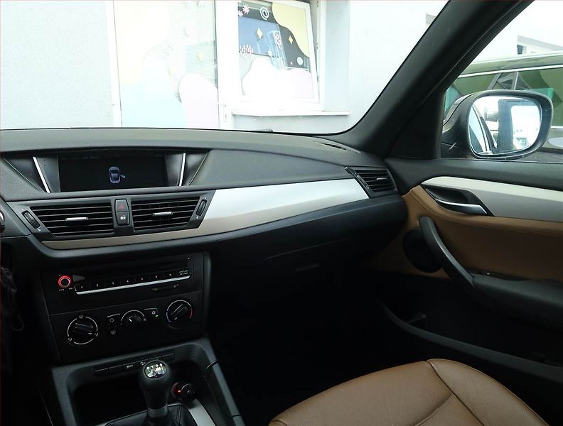 BMW X1 (2012) xDrive20d, 4X4, Pan. střecha - fotka 8 z 16
