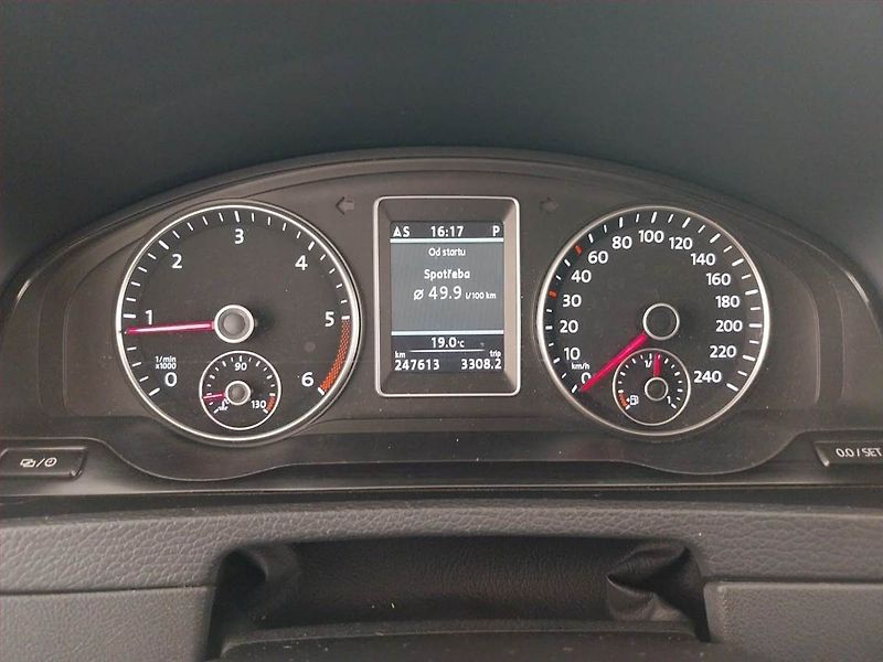 Volkswagen Multivan (2014) Highline 2.0 TDI 4Motion, ČR - fotka 11 z 22